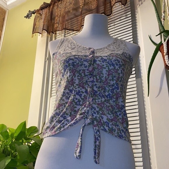 Floral Spring Top - Picture 3 of 9